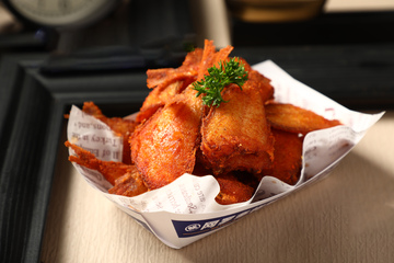 香辣扒皮鱼摄影图