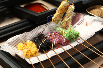 五彩鱼条棒摄影图