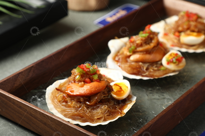 高清大图下载【趣麦麦图】摄影图粉丝鹌鹑蛋烤扇贝1