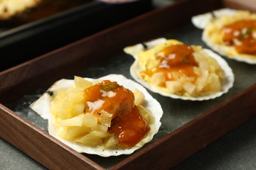 摄影图菠萝水果扇贝