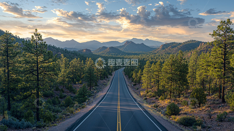 高清大图下载【趣麦麦图】笔直公路延伸至山脉