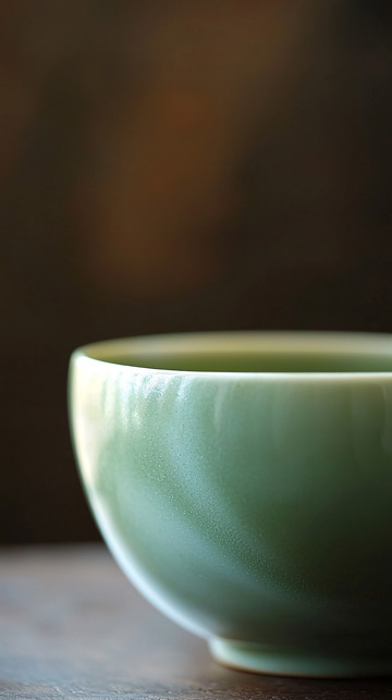 浅绿色陶瓷碗