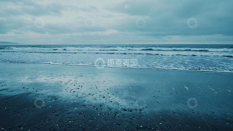 高清大图下载【趣麦麦图】阴天海滩海浪倒影