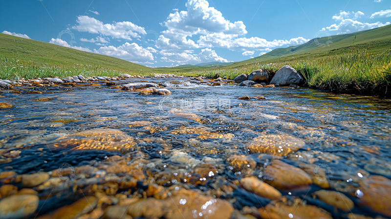高清大图下载【趣麦麦图】清澈小溪流过绿色山坡