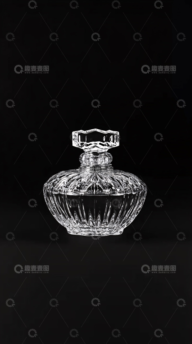 高清大图下载【趣麦麦图】黑色背景下的水晶香水瓶