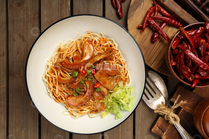 高清大图下载【趣麦麦图】-香辣牛杂拌面4