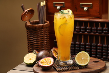 柠檬百香果果汁