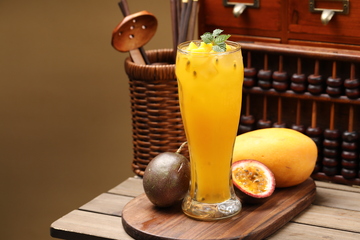 芒果百香果果汁3