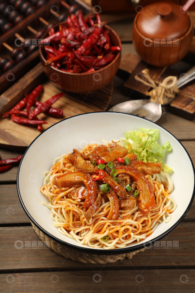 高清大图下载【趣麦麦图】-香辣牛杂拌面1