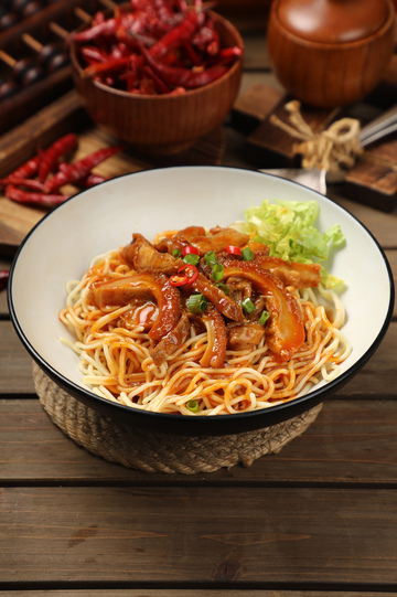 香辣牛杂拌面2