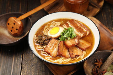 街霸大肉面摄影图