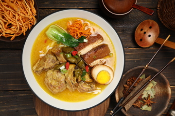 虫草滋补酸汤鸭面