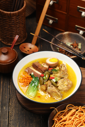 虫草滋补酸汤鸭面1