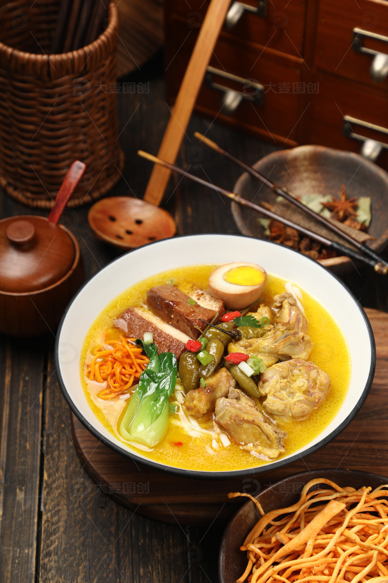 虫草滋补酸汤鸭面1