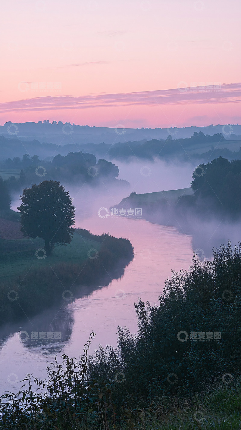 高清大图下载【趣麦麦图】雾气弥漫的河谷晨曦