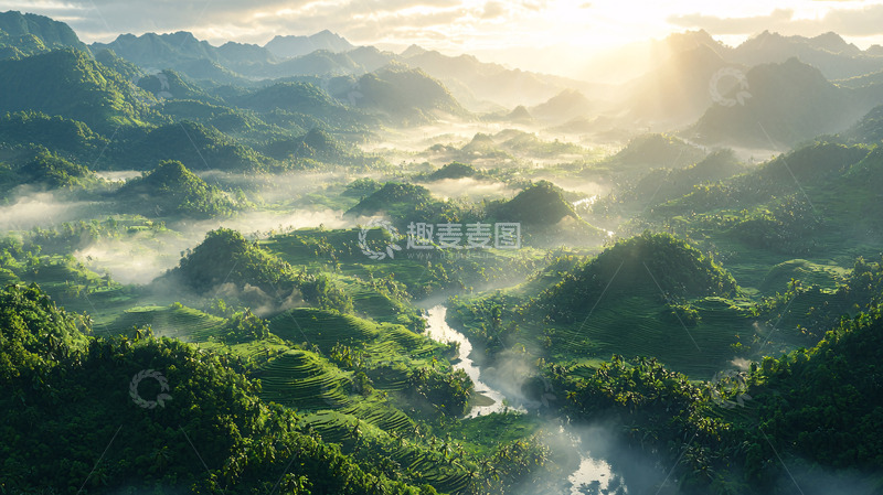 高清大图下载【趣麦麦图】雾气缭绕的山峦景色