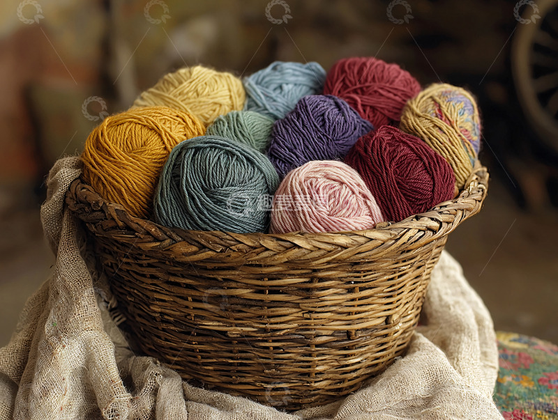 高清大图下载【趣麦麦图】彩色毛线球的篮子