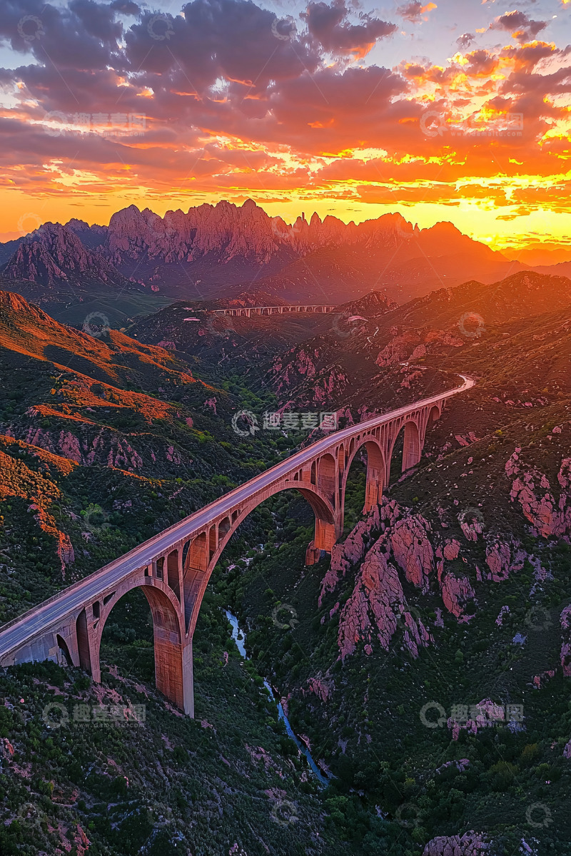 高清大图下载【趣麦麦图】夕阳下的山谷大桥