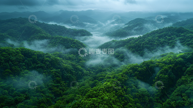 高清大图下载【趣麦麦图】雾气缭绕的山峦景色