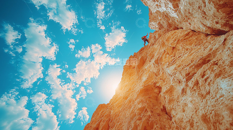 高清大图下载【趣麦麦图】阳光下攀登岩石的人