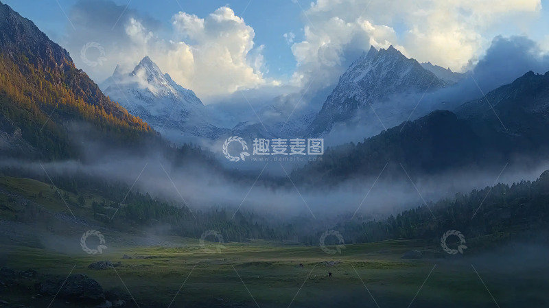 高清大图下载【趣麦麦图】山谷雾气缭绕雪山
