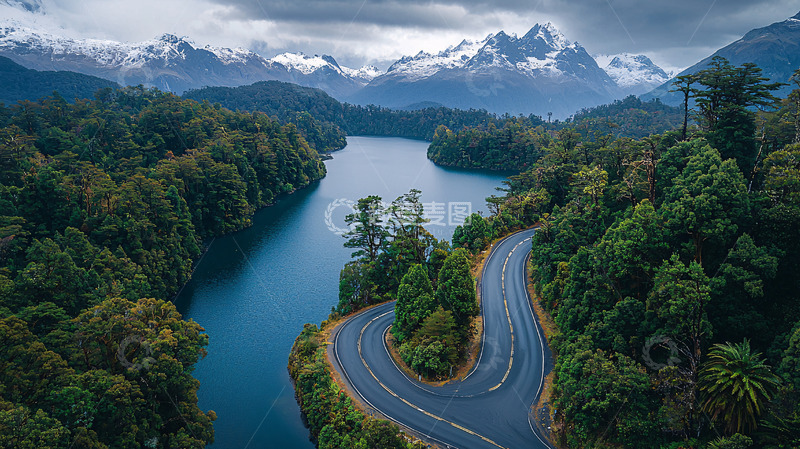 高清大图下载【趣麦麦图】壮丽山水间的蜿蜒道路
