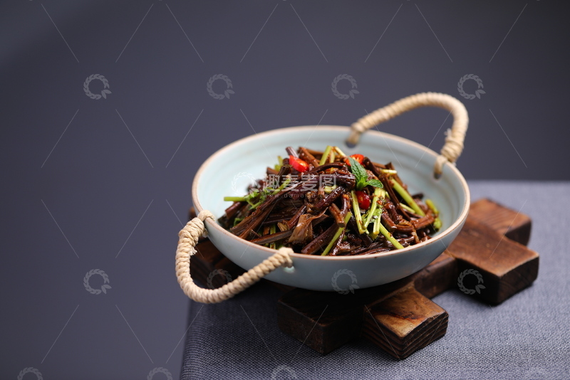 高清大图下载【趣麦麦图】凉拌蕨菜摄影图