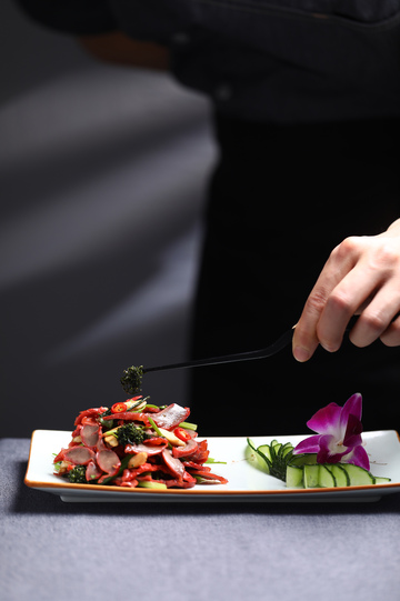 参花拌鸡胗凉菜