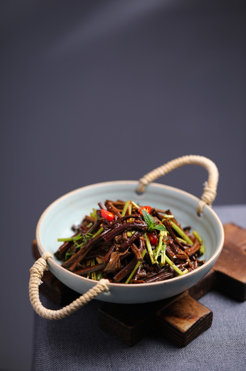 凉拌蕨菜摄影图1