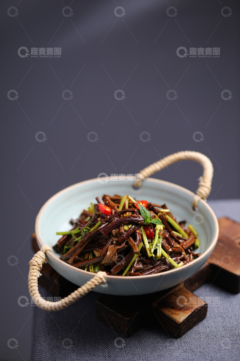 高清大图下载【趣麦麦图】凉拌蕨菜摄影图1