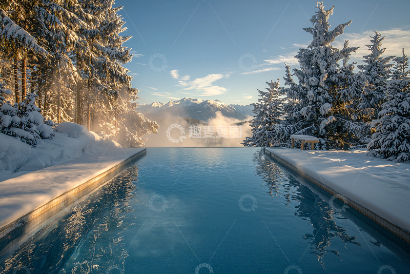 高清大图下载【趣麦麦图】雪山泳池