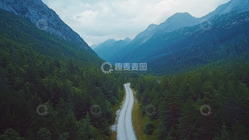 高清大图下载【趣麦麦图】山谷中蜿蜒的公路