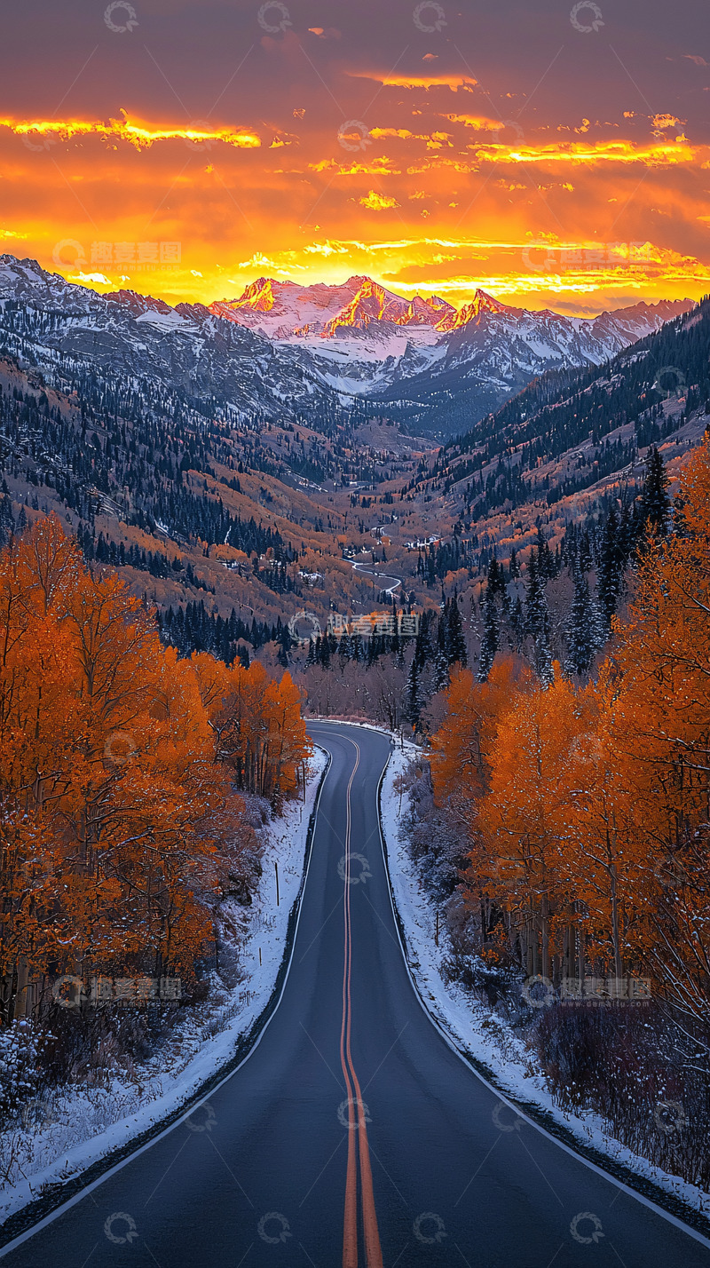 高清大图下载【趣麦麦图】金色日落下的山间公路