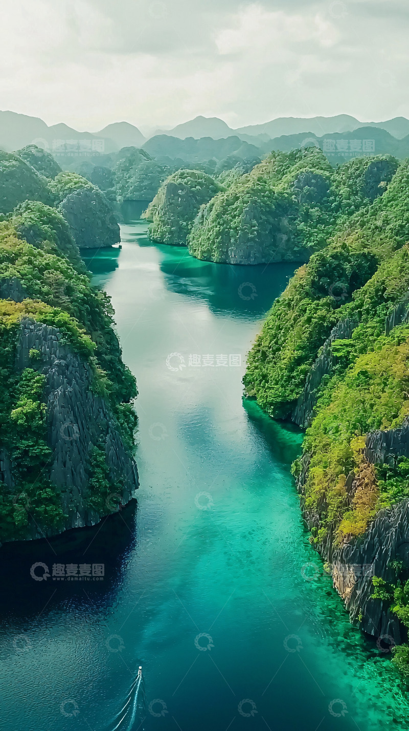 高清大图下载【趣麦麦图】绿水青山环绕的峡湾