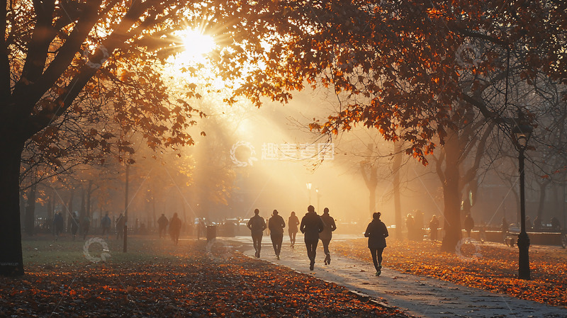 高清大图下载【趣麦麦图】秋日晨雾中跑步的人群