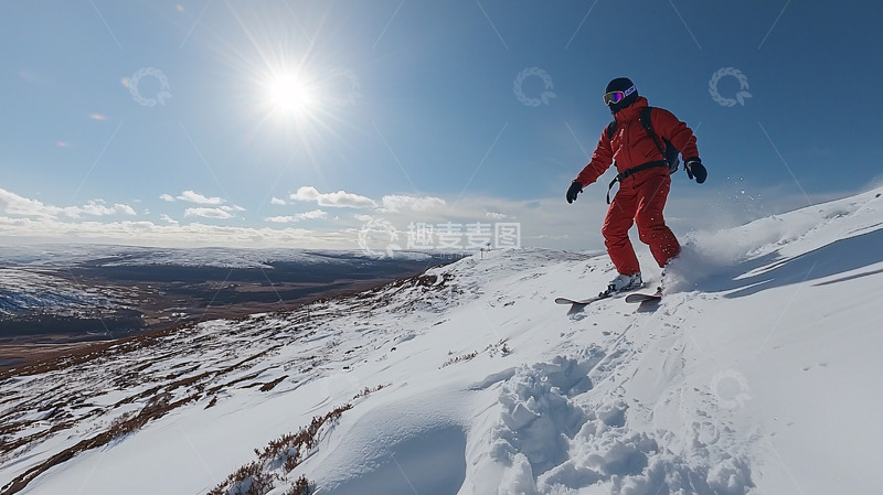 高清大图下载【趣麦麦图】阳光下滑雪者在雪山上滑行