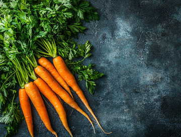 新鲜胡萝卜与绿叶