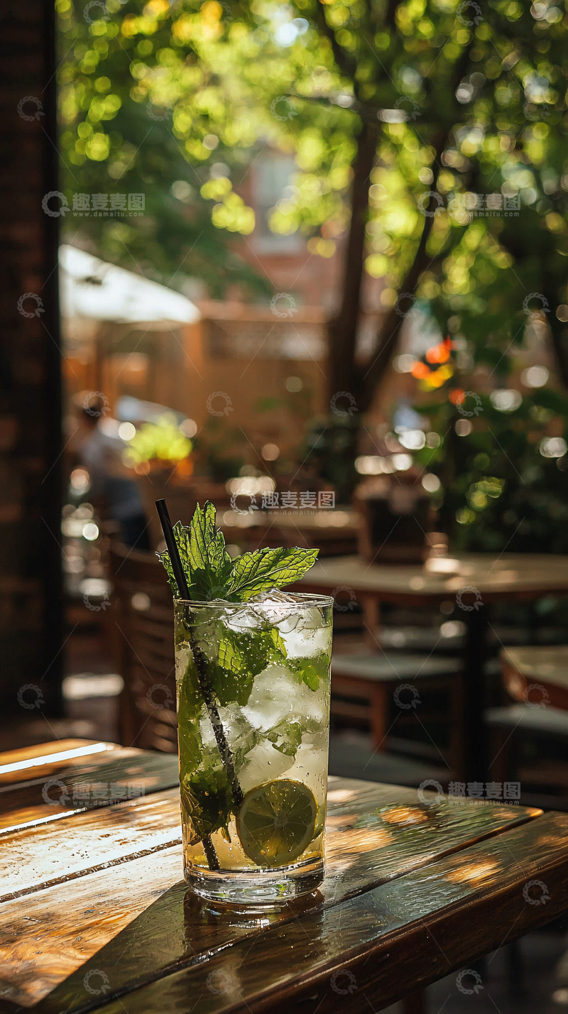 高清大图下载【趣麦麦图】户外阳光下的薄荷莫吉托