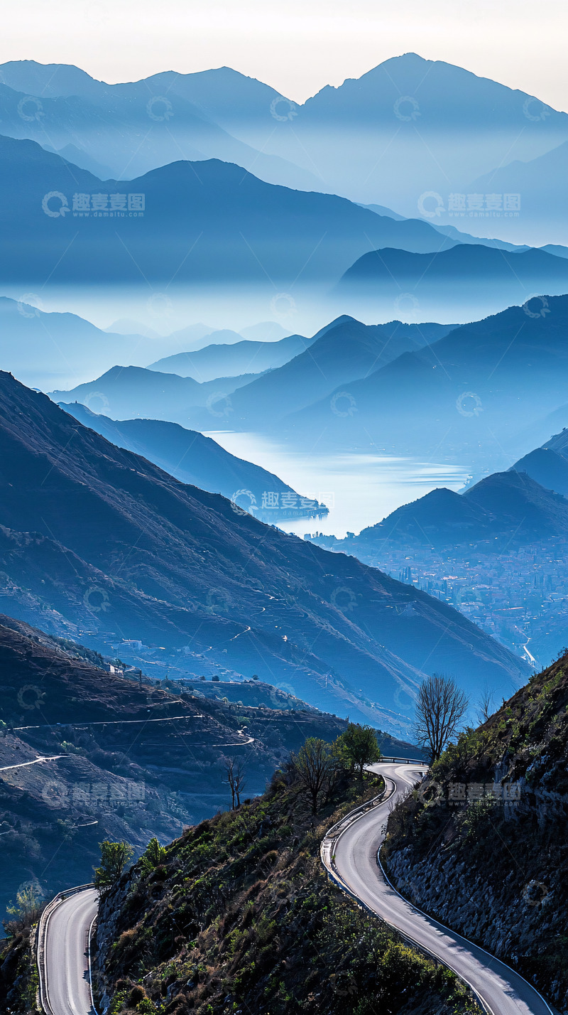 高清大图下载【趣麦麦图】蓝调山峦公路蜿蜒