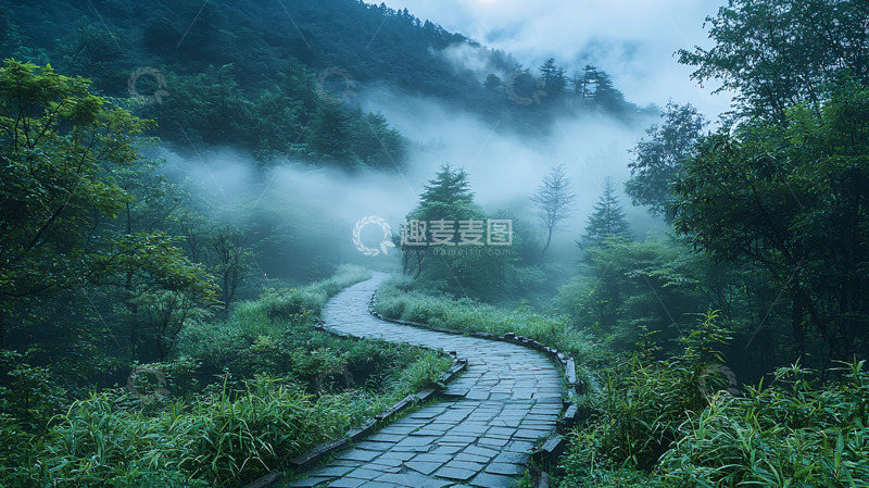 高清大图下载【趣麦麦图】山间雾气缭绕的小路