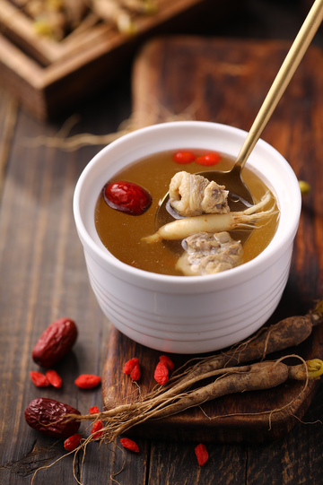 滋补参鸡汤摄影图2