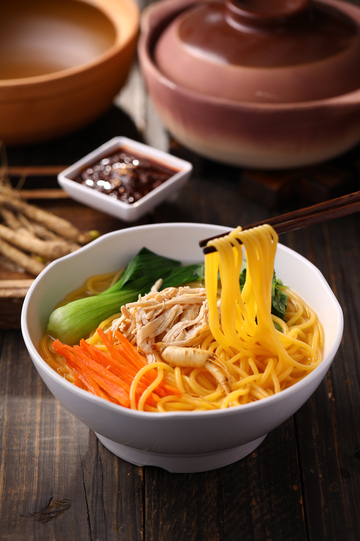 参鸡汤面玉米面