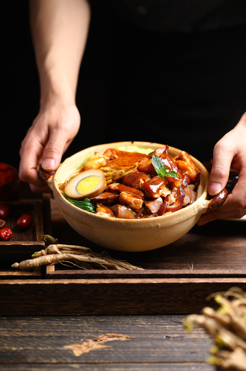 Q弹猪脚捞饭人文