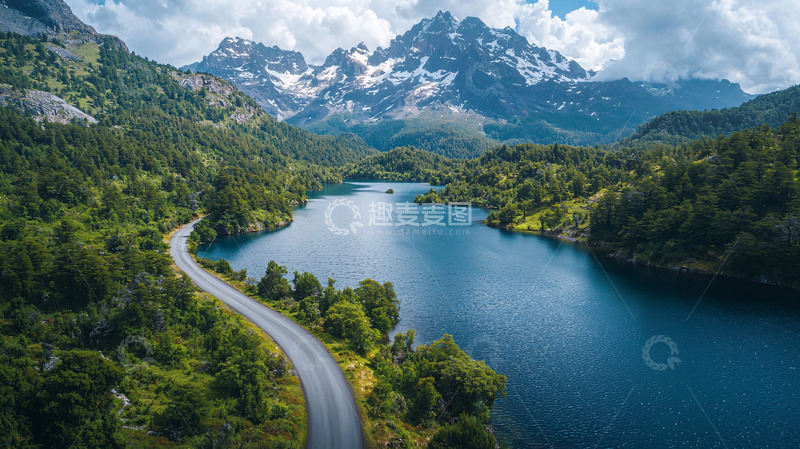 高清大图下载【趣麦麦图】山脉湖泊森林公路交织