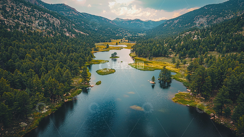 高清大图下载【趣麦麦图】山间湖泊森林景观