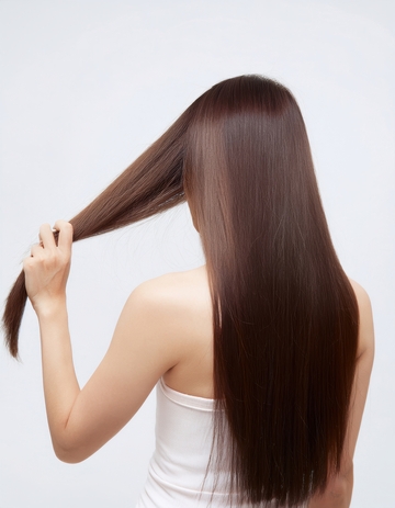 手持发梢展示长发画面