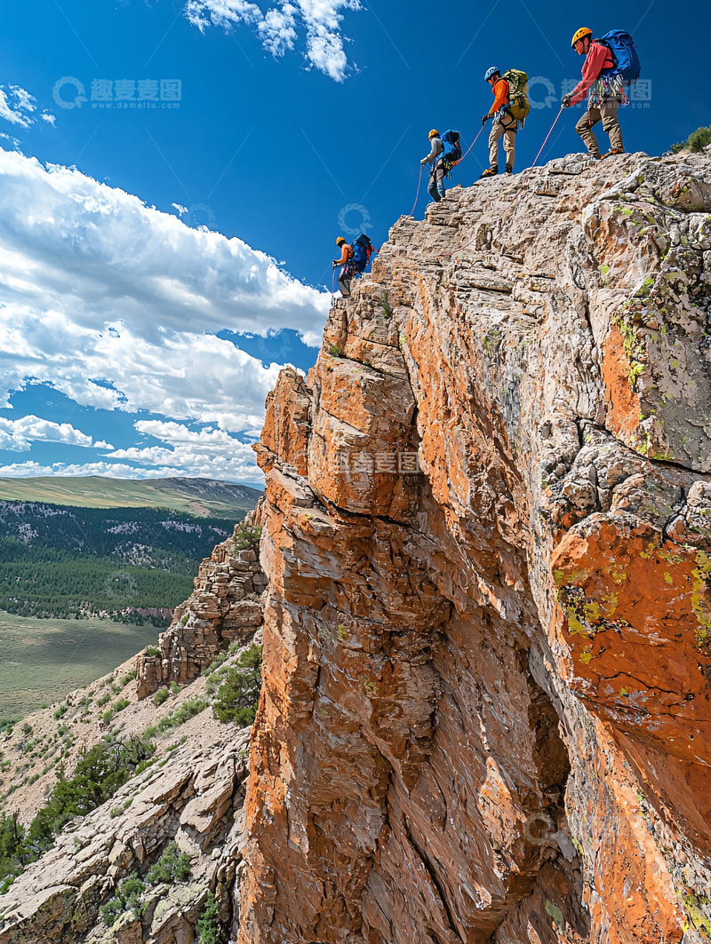 高清大图下载【趣麦麦图】登山者站在悬崖边