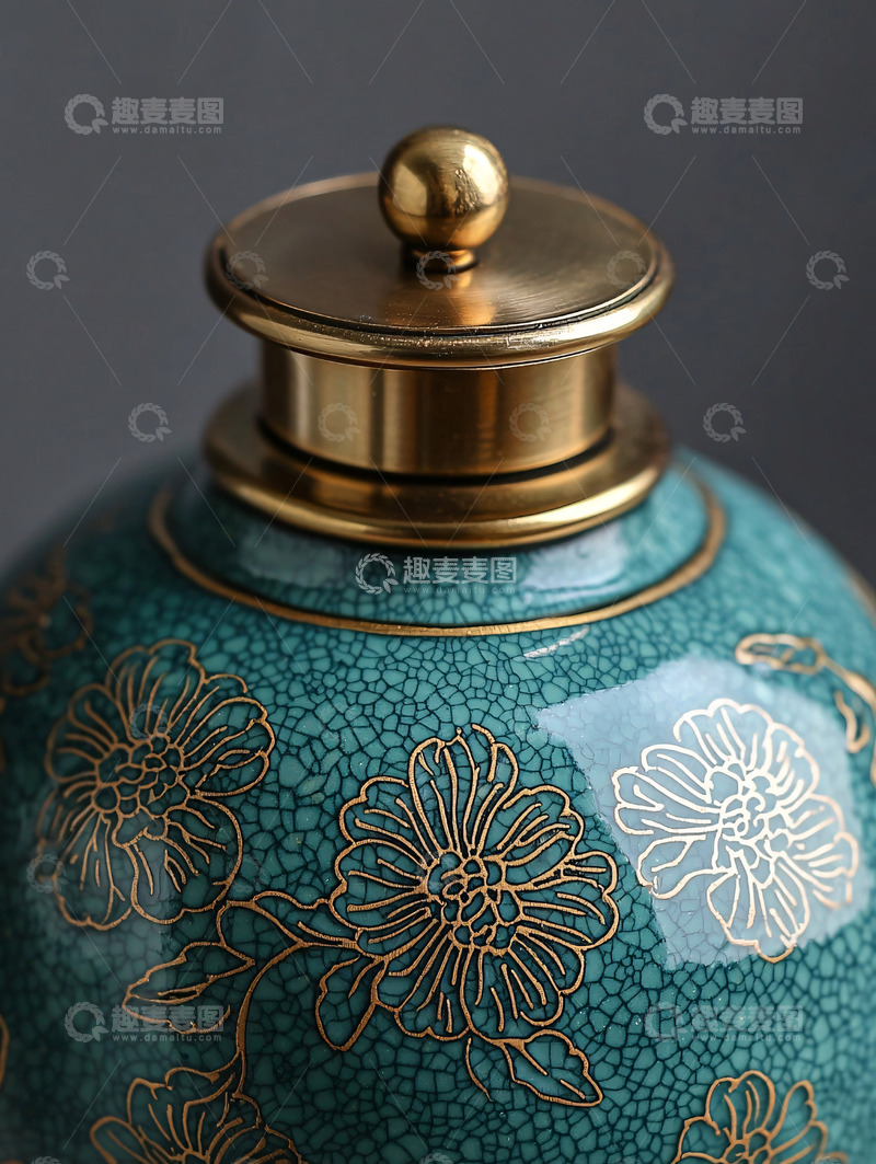 高清大图下载【趣麦麦图】青瓷金花茶具特写
