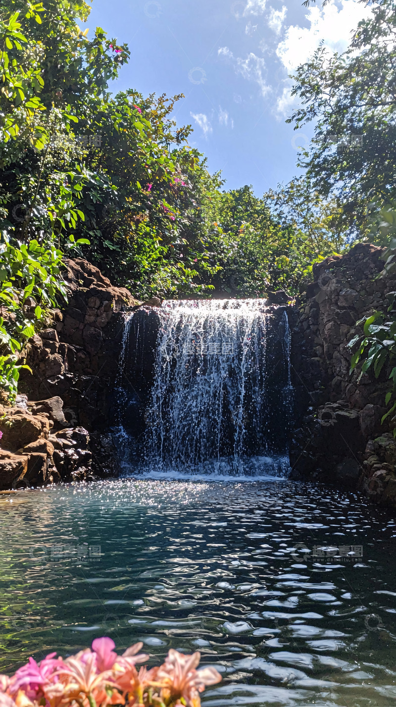 高清大图下载【趣麦麦图】阳光下的瀑布