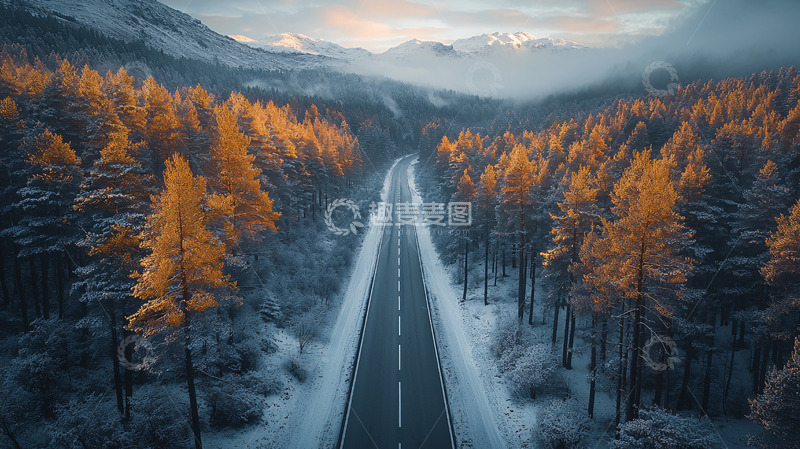 高清大图下载【趣麦麦图】雪山下的公路和森林
